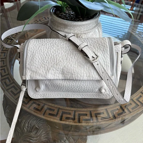 🤍🤍AIMEE KESTENBERG WHITE FLAP PEBBLED LEATHER CROSSBODY BAG!🤍🤍 - Picture 1 of 10